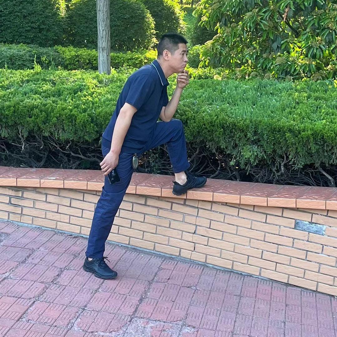 洪岩@