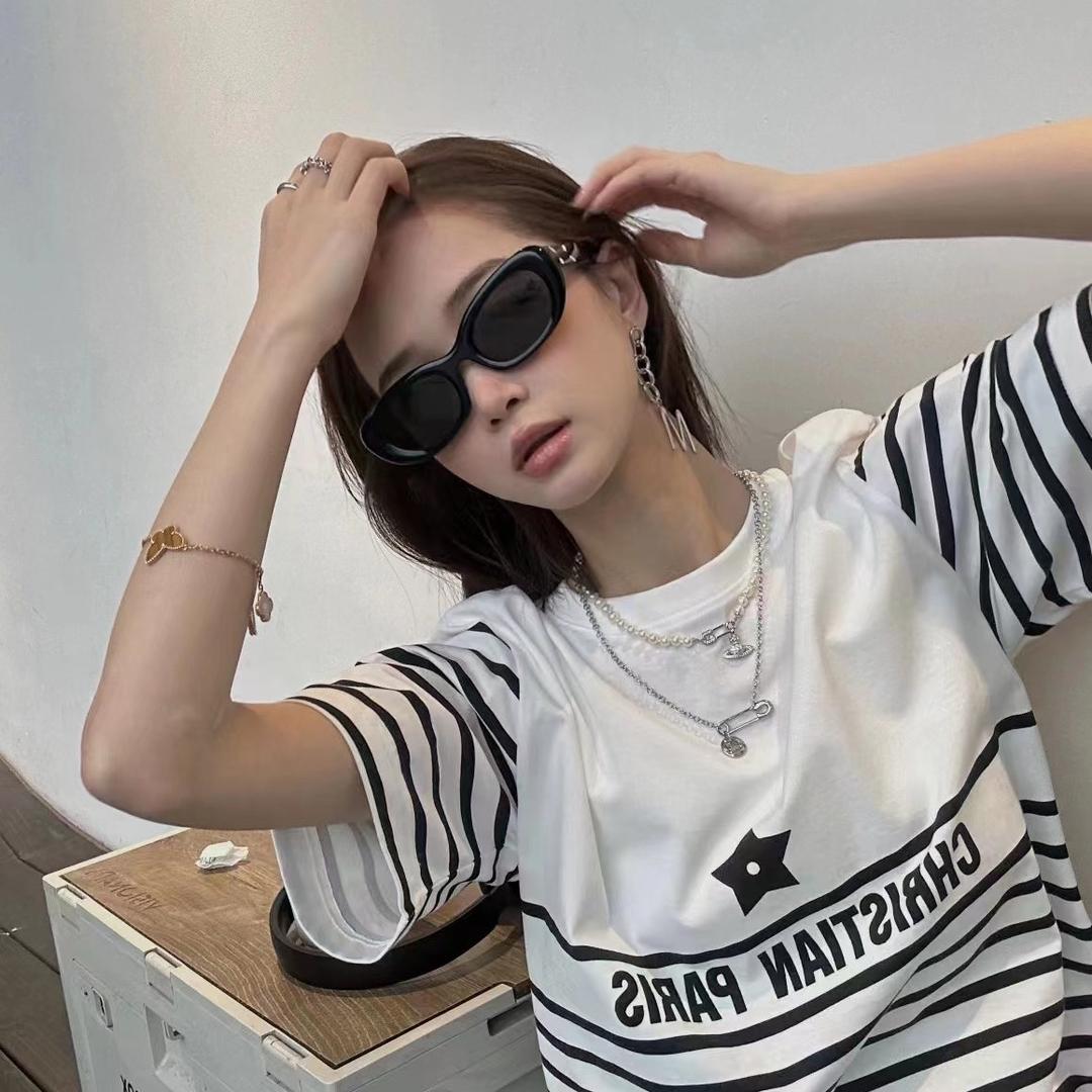 周晚晚私服