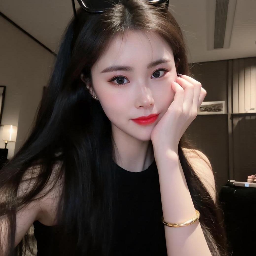 村里有个姑娘叫小芳