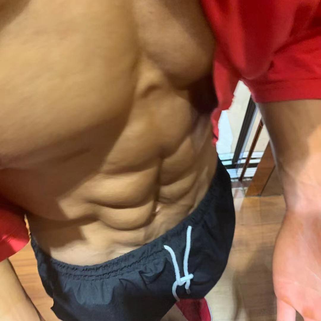 爱健身的小罗