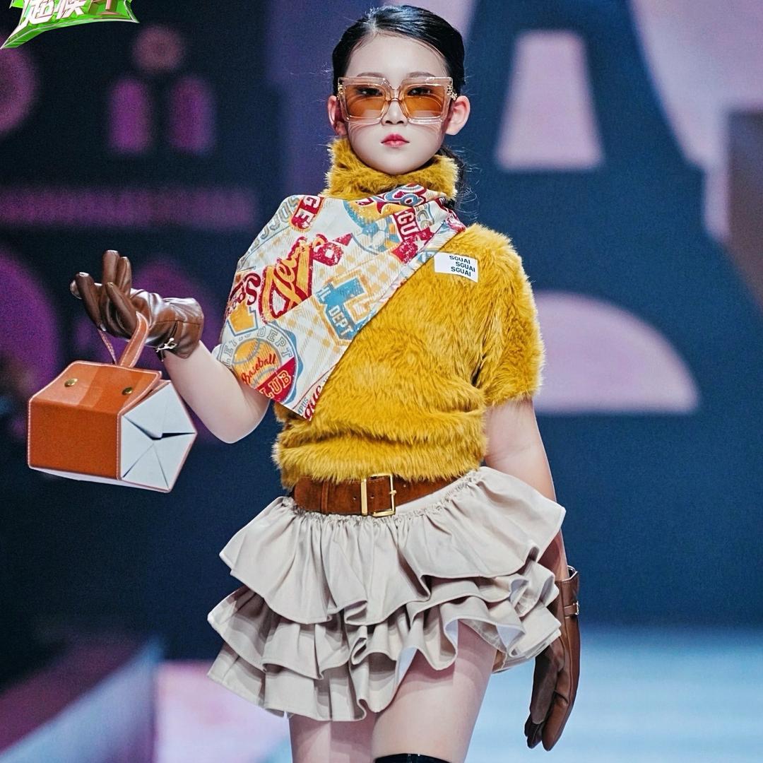 梁可馨一小童模