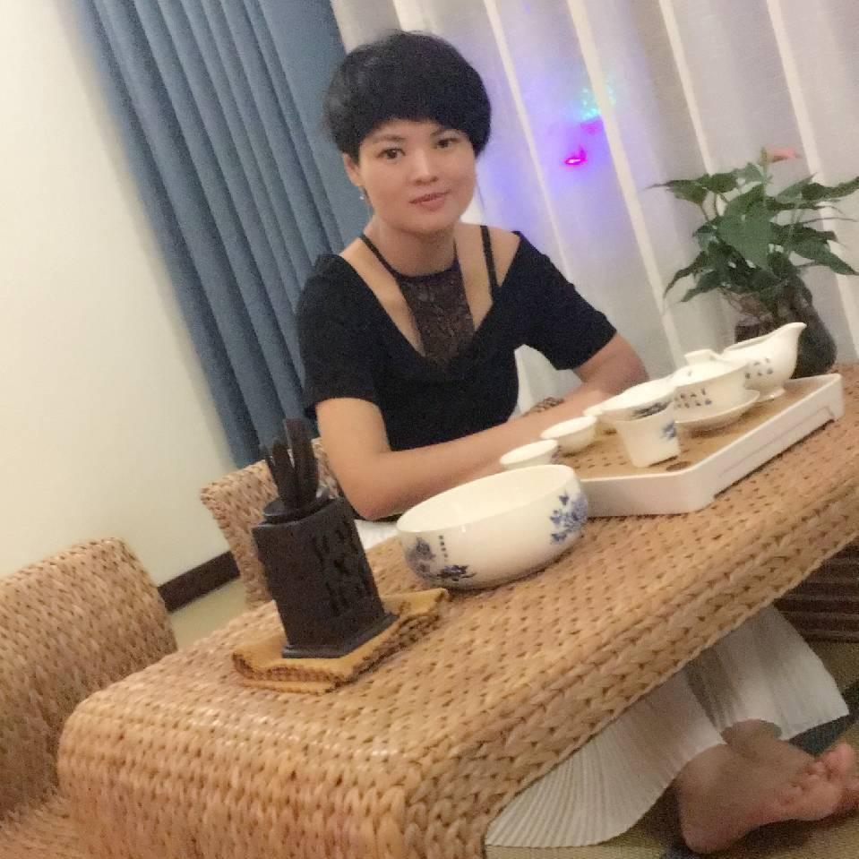 依颖服饰