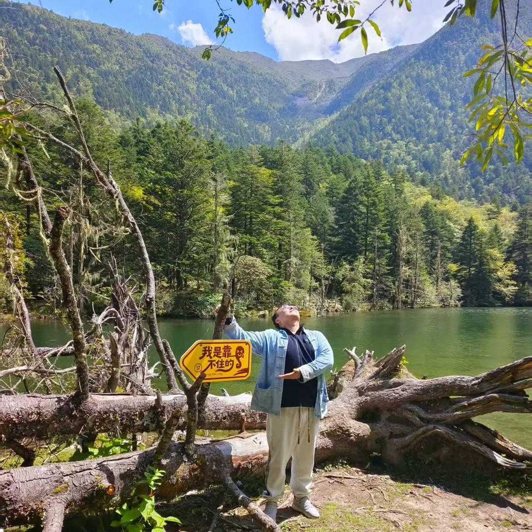 满山猴子我腚最红