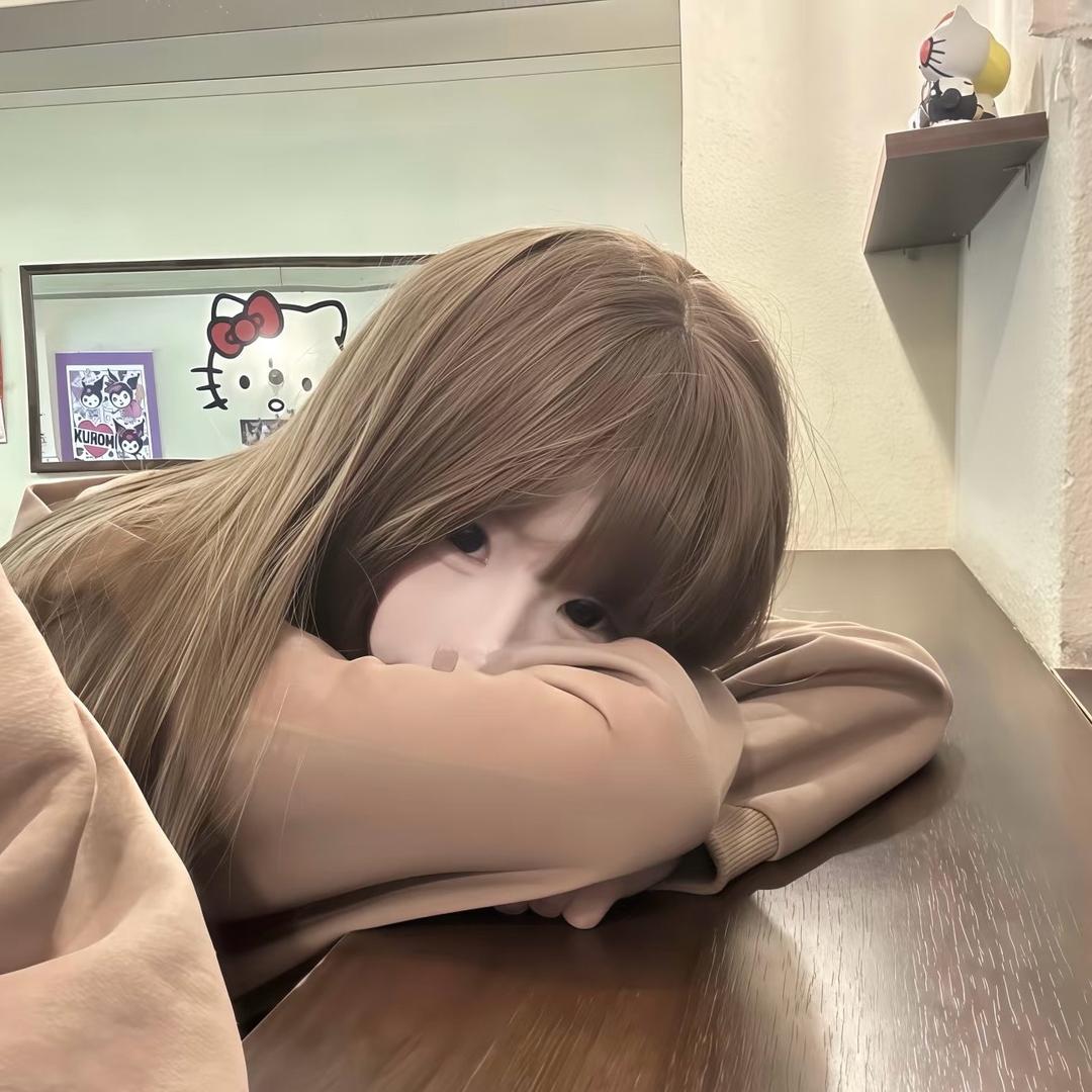 窝好困.