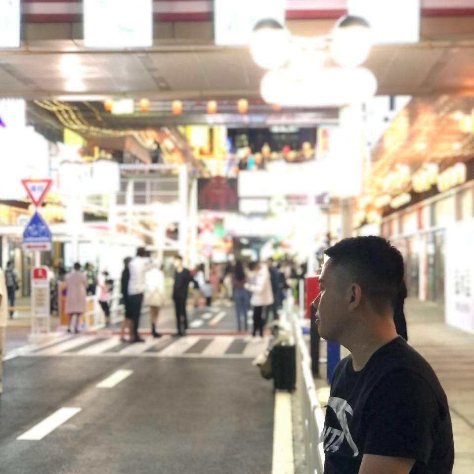 Axyz丶