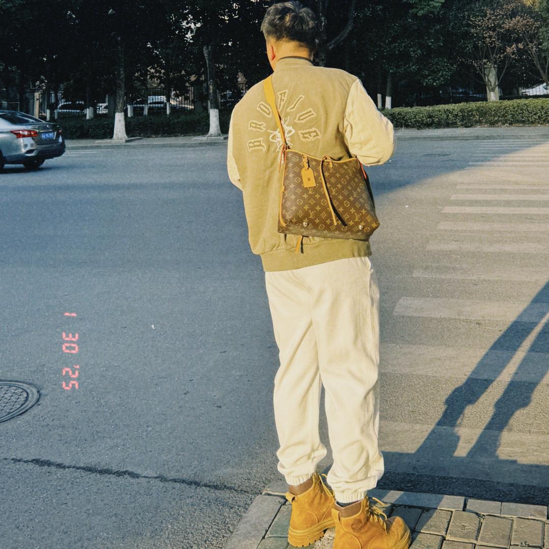 刘浩然.