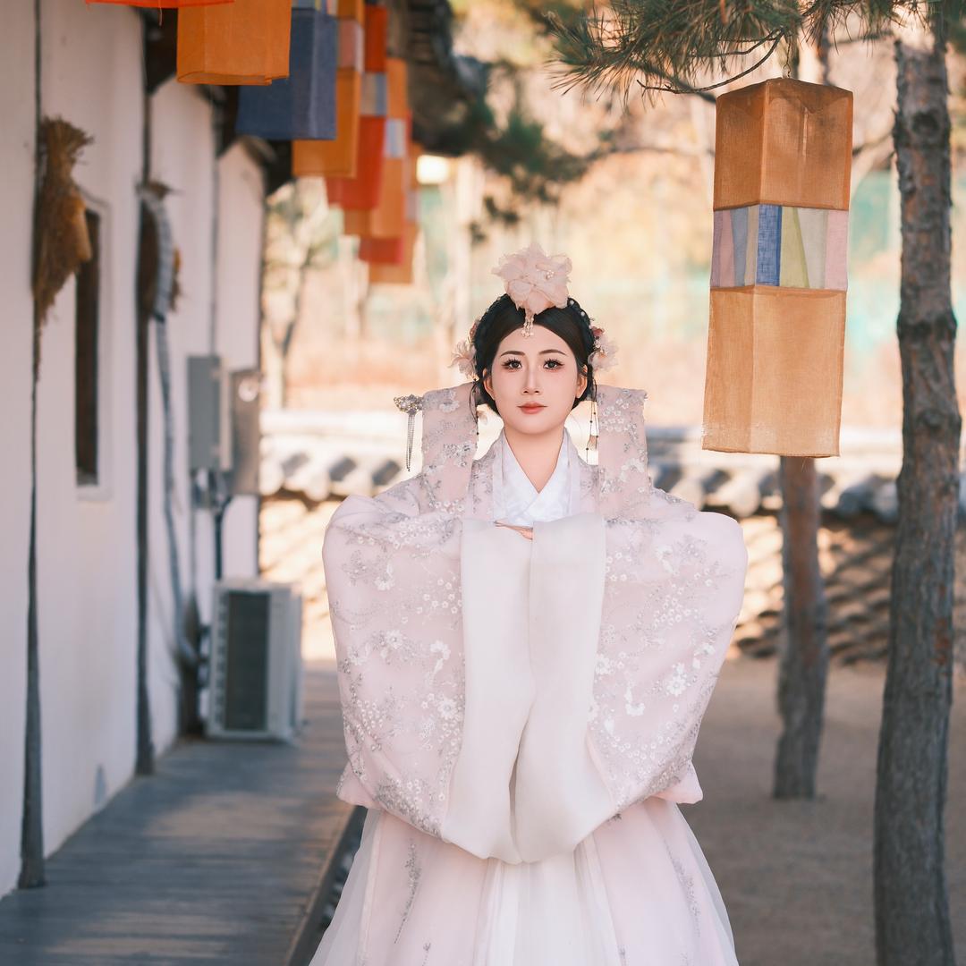 华悦弹簧-向青青