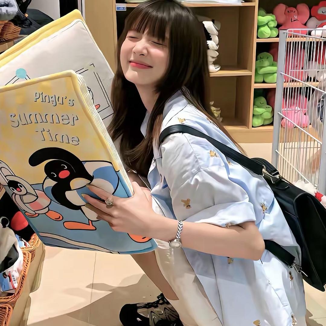 钱包被饭吸扁了