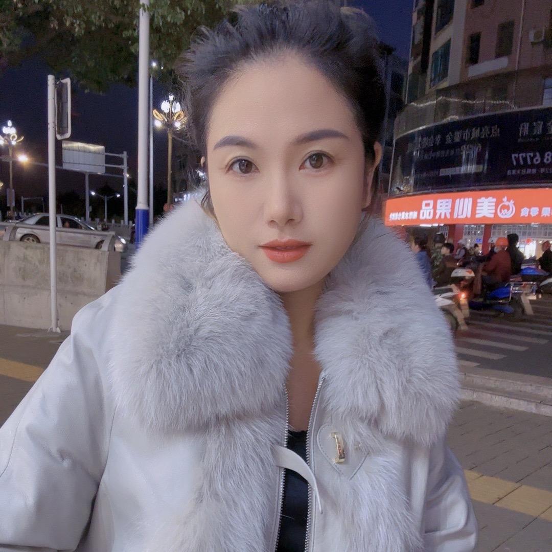 高安惠姿名品服装店