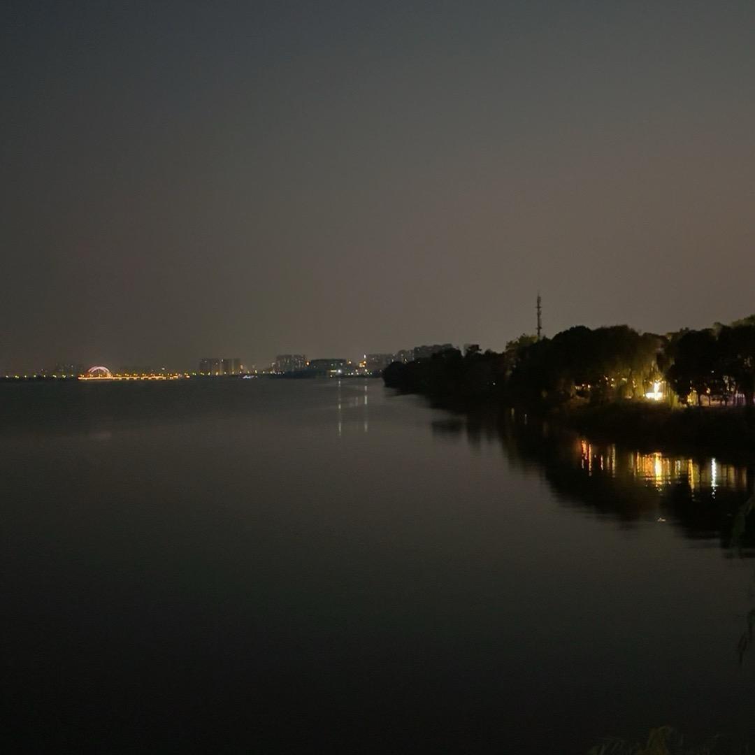 《嗯》