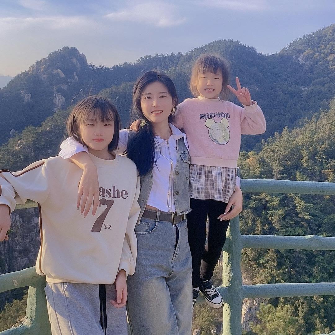 欣姐和三个女儿的幸福生活