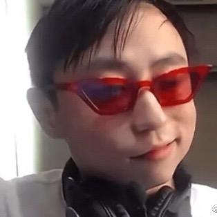 @.@
