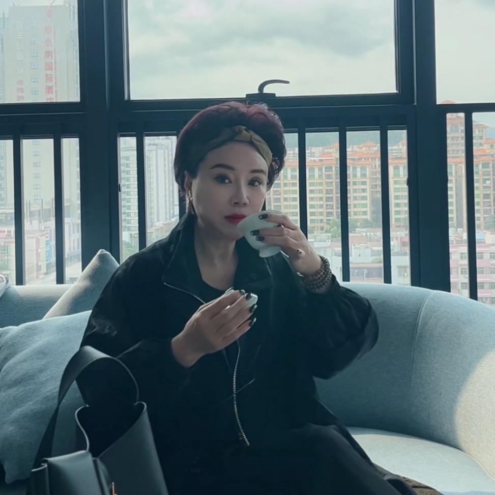 周女士-香港五孩子的妈