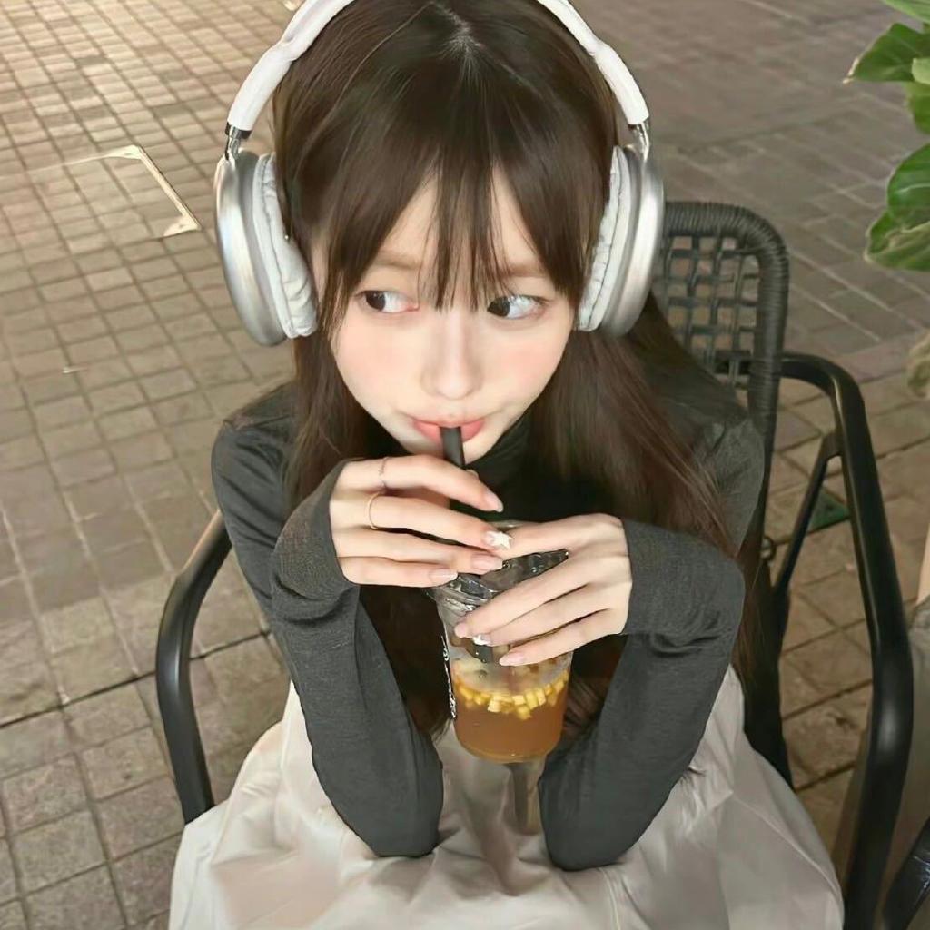 装忧郁被狗追
