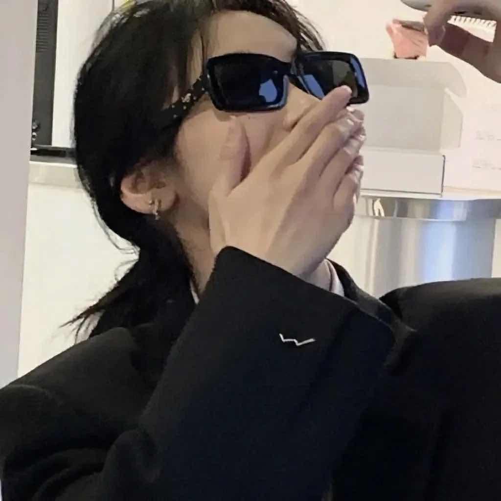 别捏我脸ʕ•̫͡•ʔ