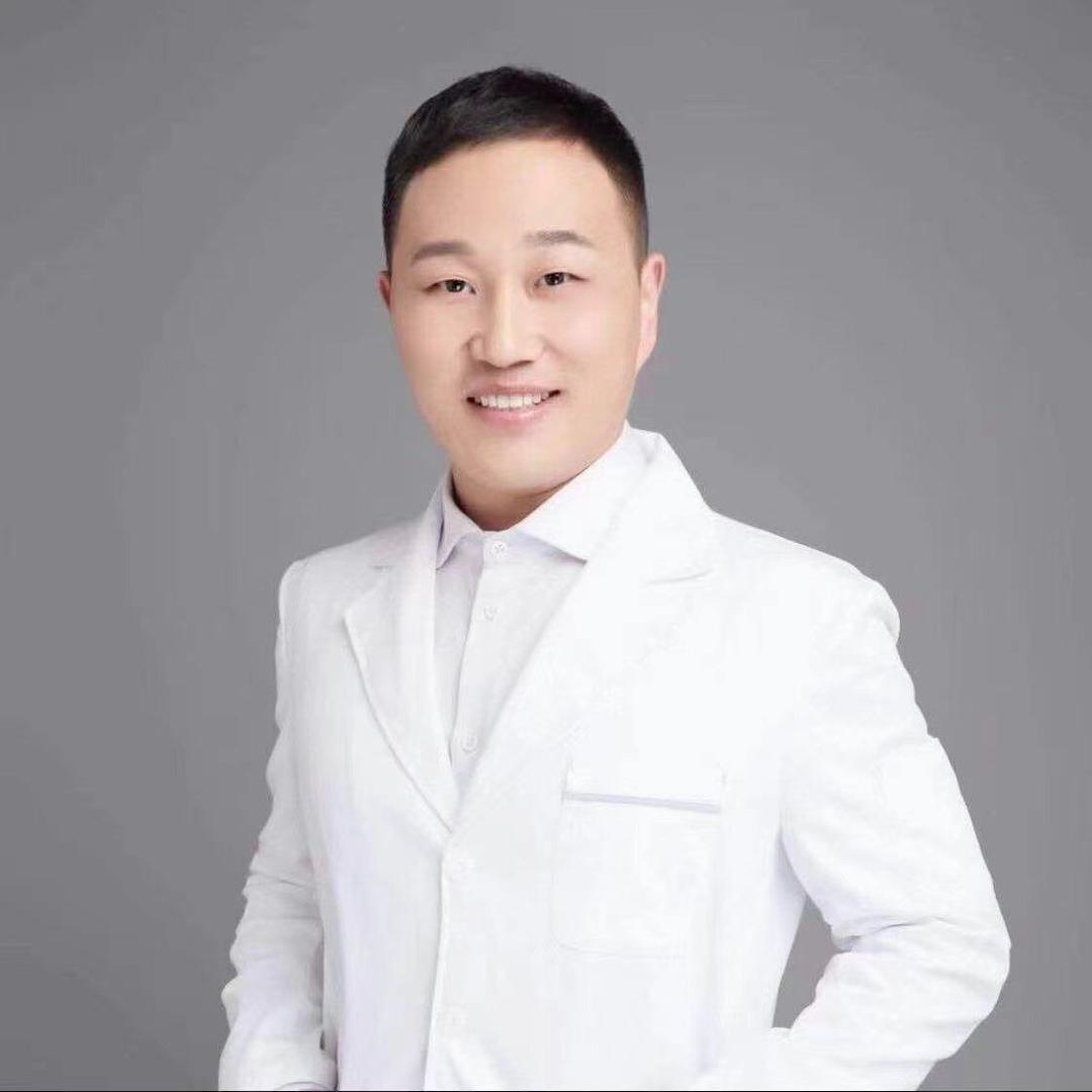 中医副主任杨哲