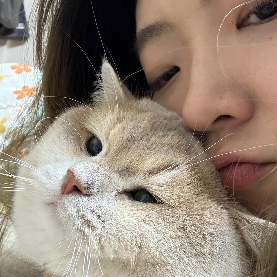 斜方肌有点紧张女士