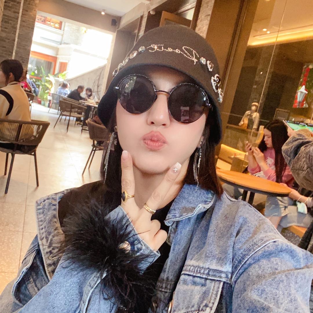 深圳洋洋潮牌服饰女装