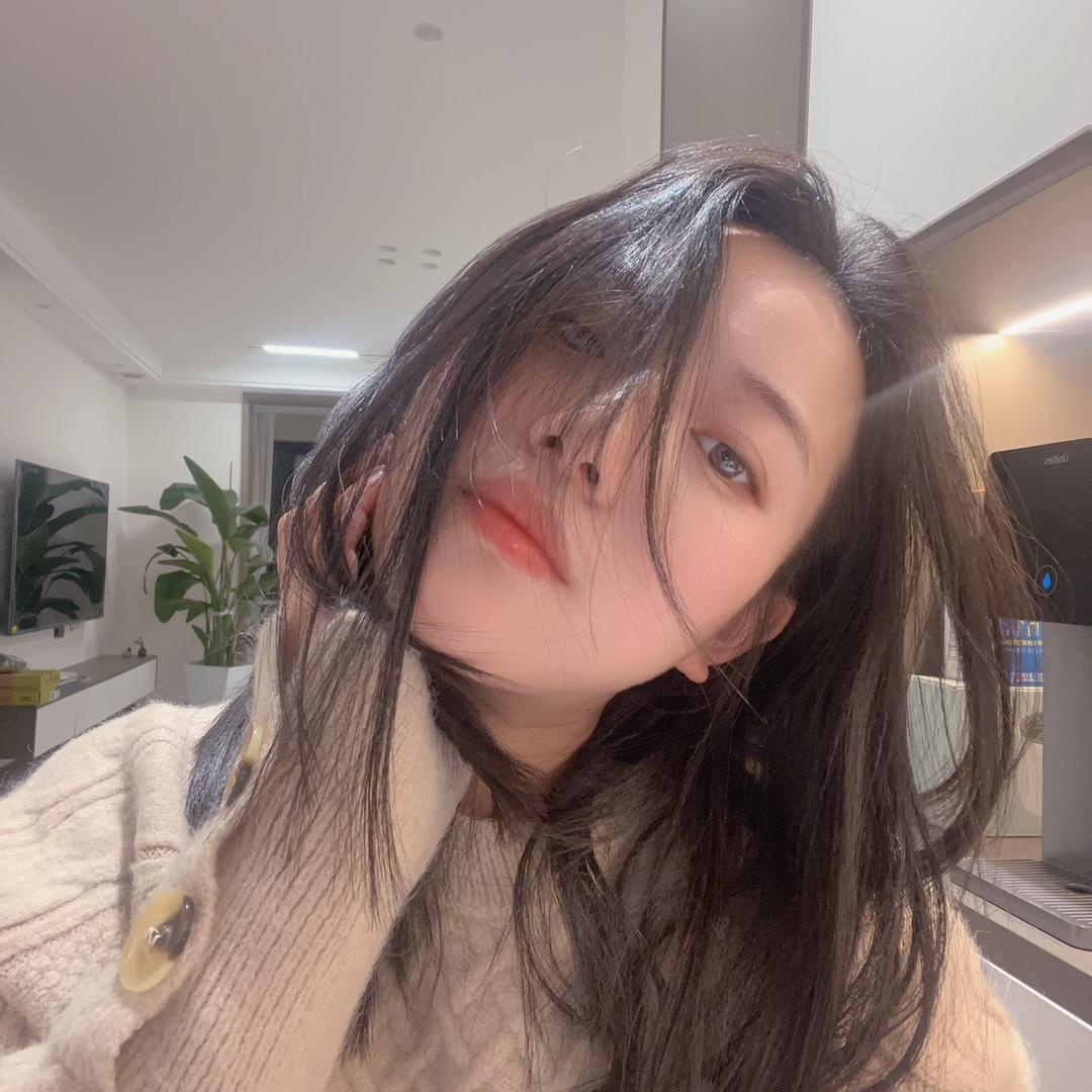 简单姐姐 — 美妆老板娘