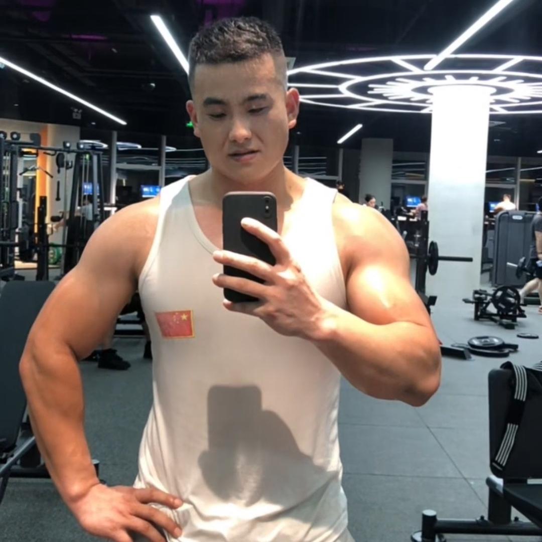 大鼻子小眼👉👉👉