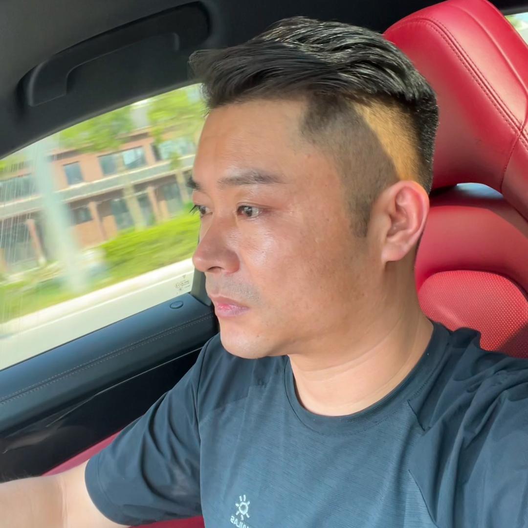 阳光明媚