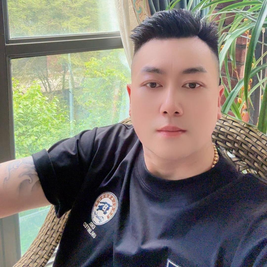 @汉中潮牌服装研究所💕💁老男孩
