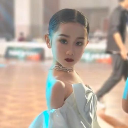 花仙子💃🏻班艺恬