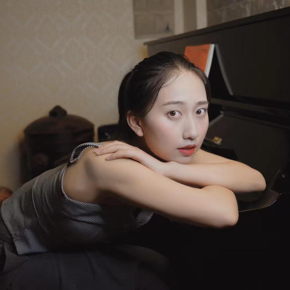 小雅老师钢琴教学