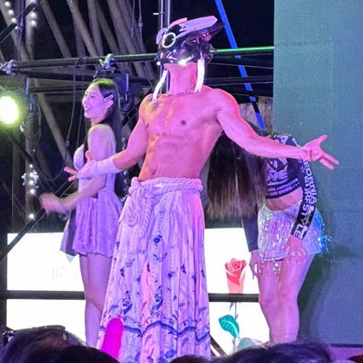 头盔哥
