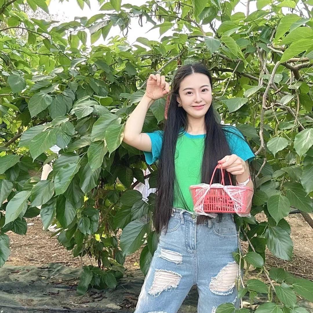 爱买衣服的千亿