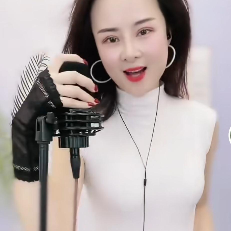 晶晶🎙
