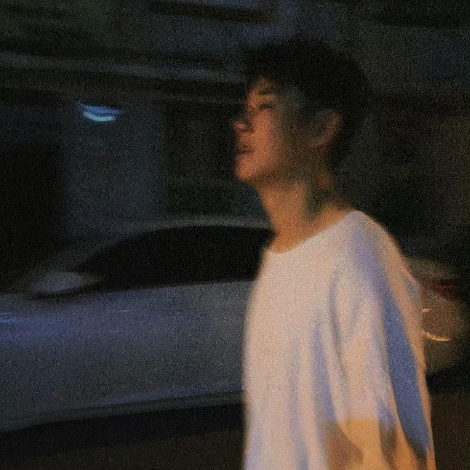 小琳淋雨种地