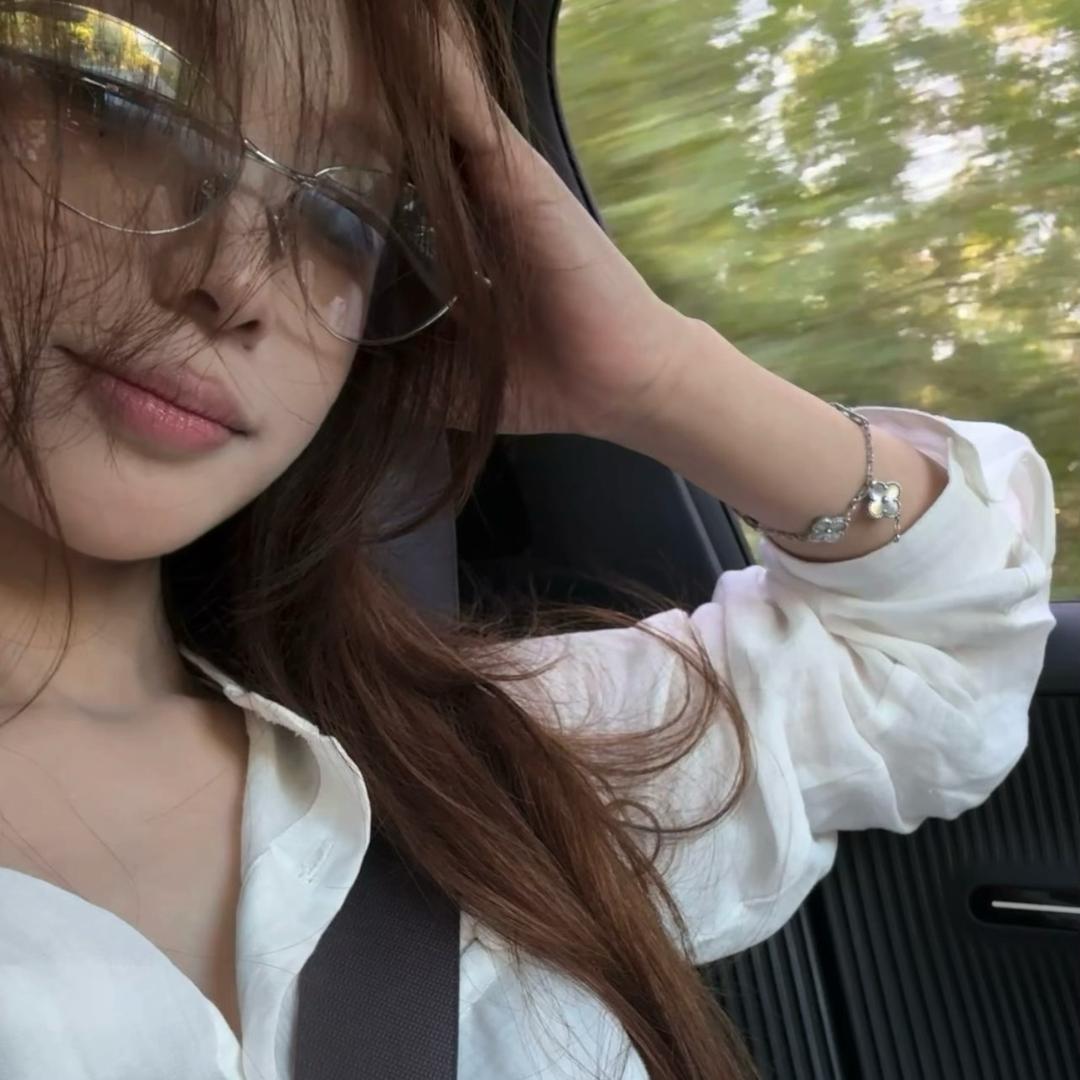 林苡然.