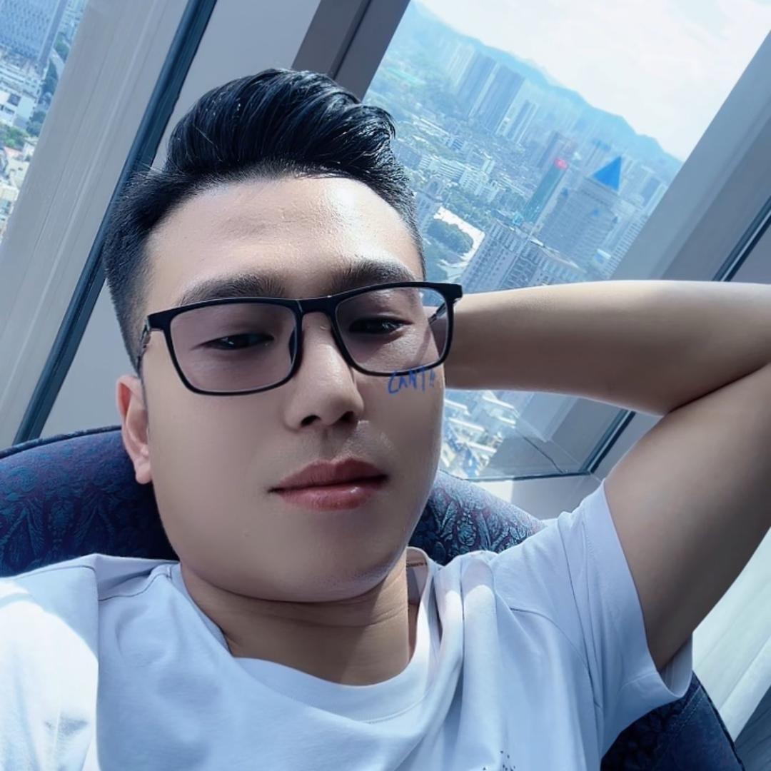 李伟