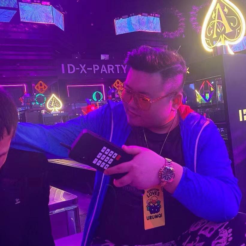 W-World格斗酒吧小孟总
