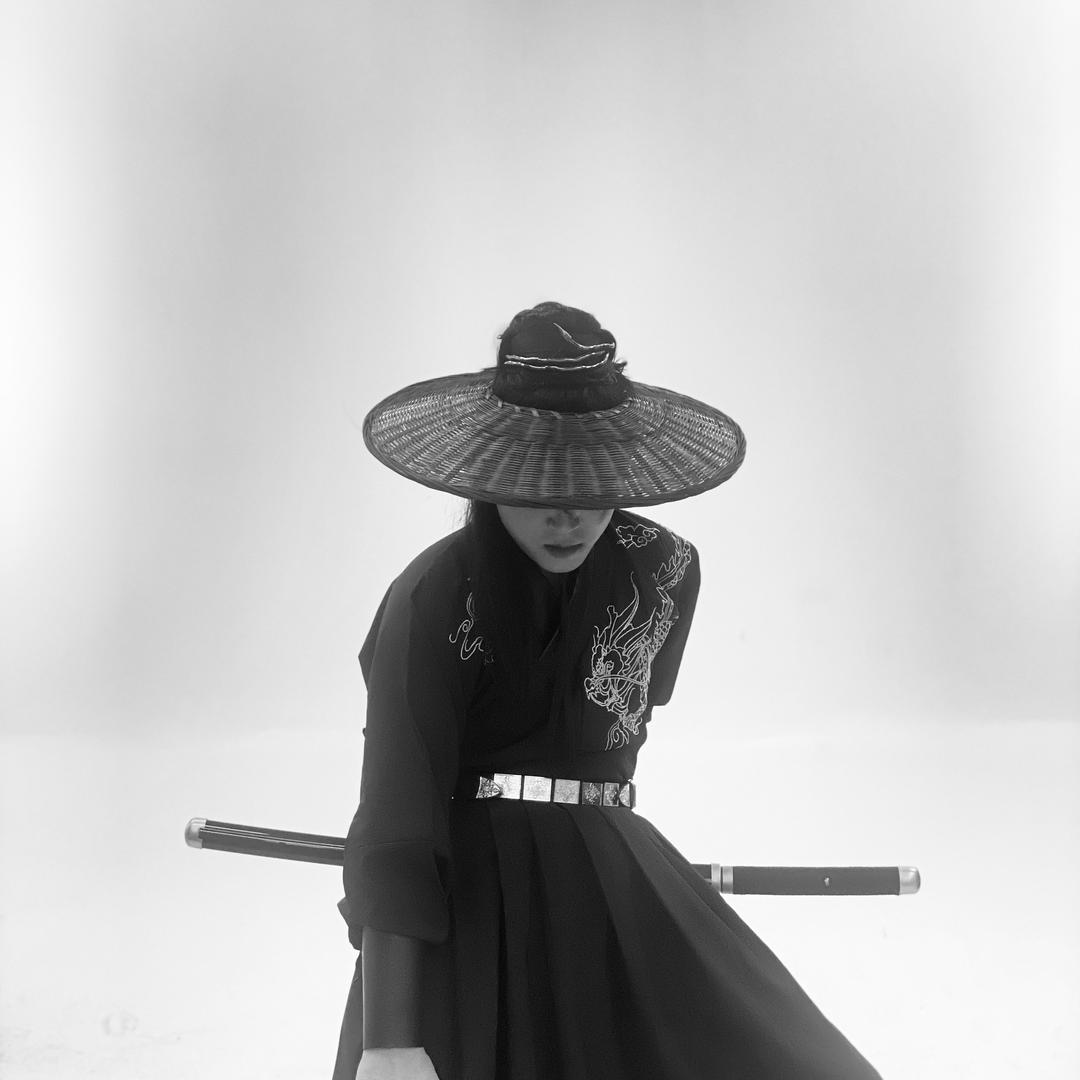 黑則明