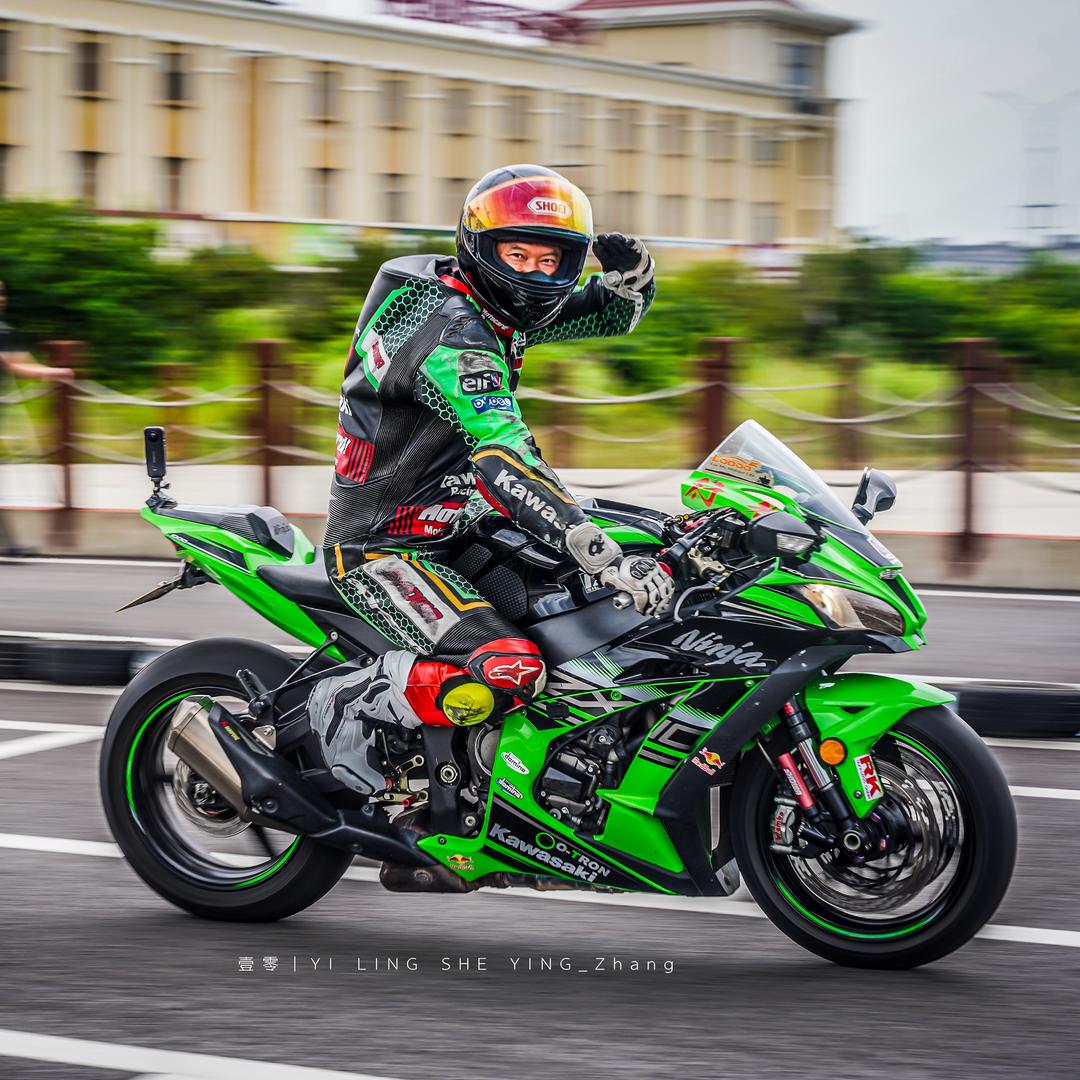 37号🏍️坐在发动机上的吴老师