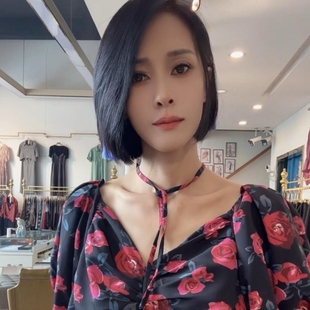 霞湖世家男装（𨫎燃分号）