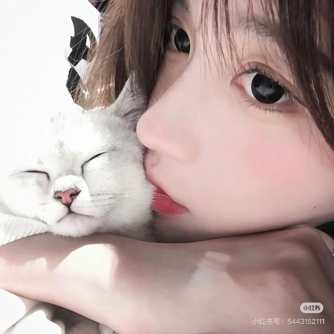 捏我小肥脸.