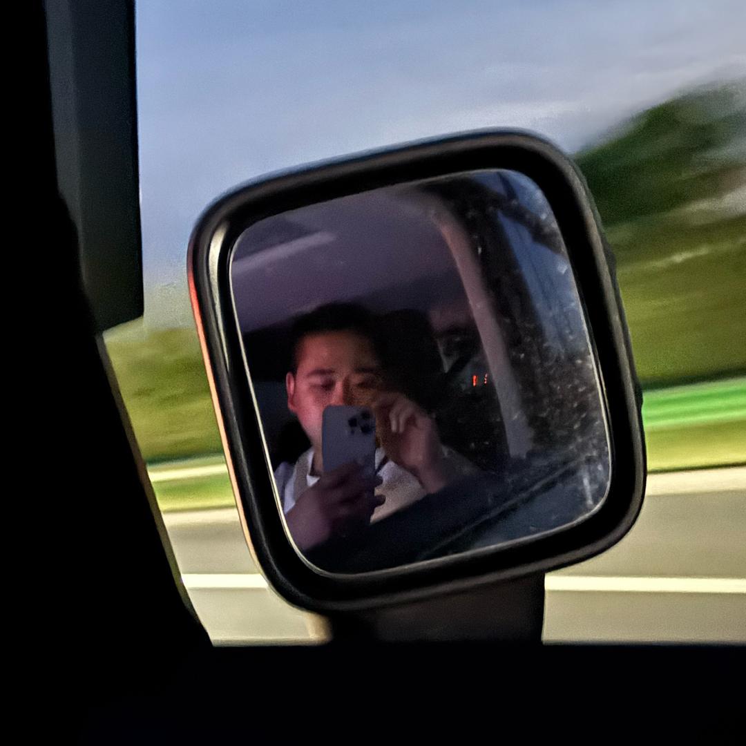 ~.~