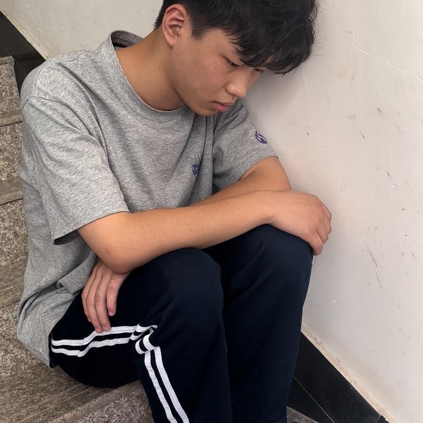无助男孩