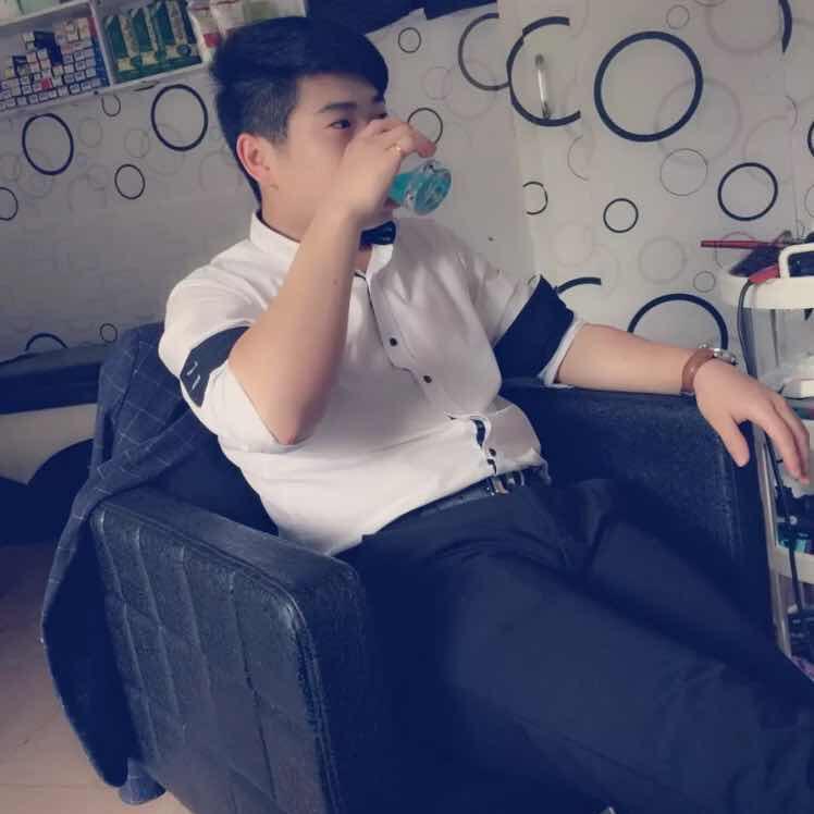 小罗往里倒