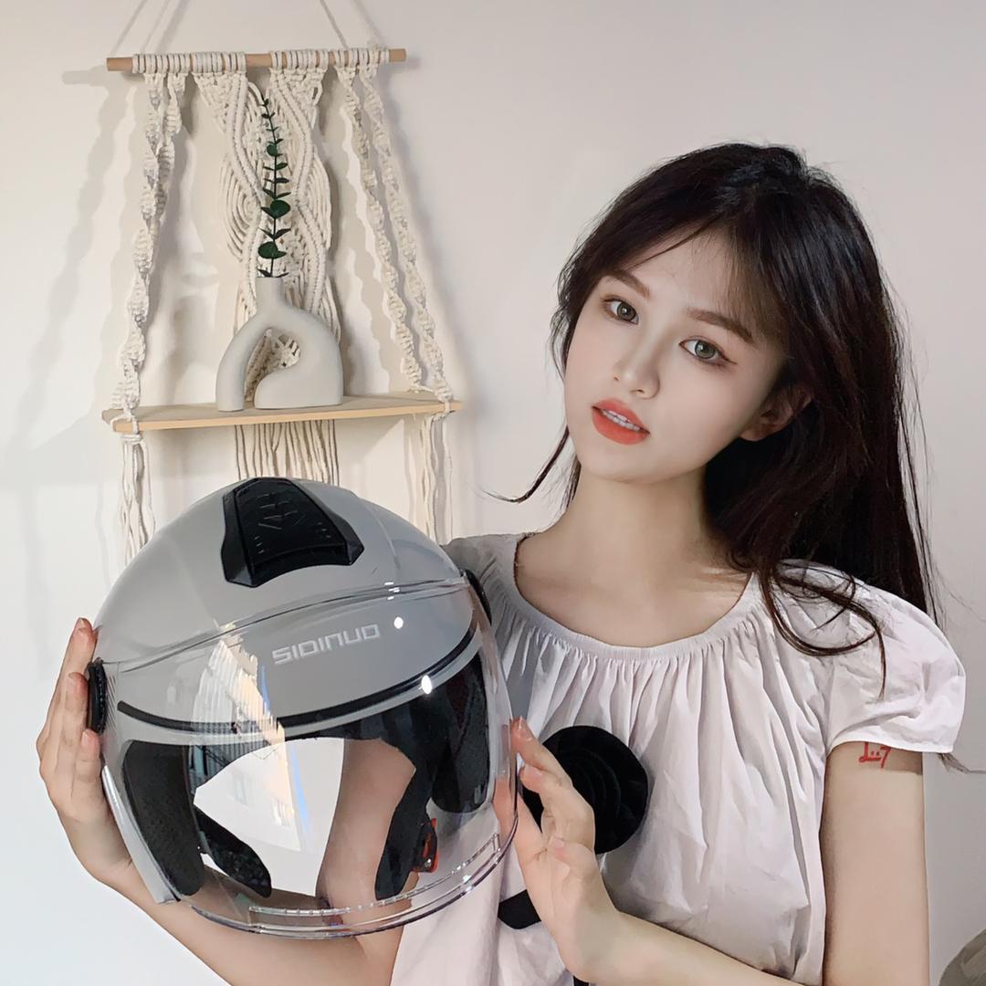 宝翎头盔