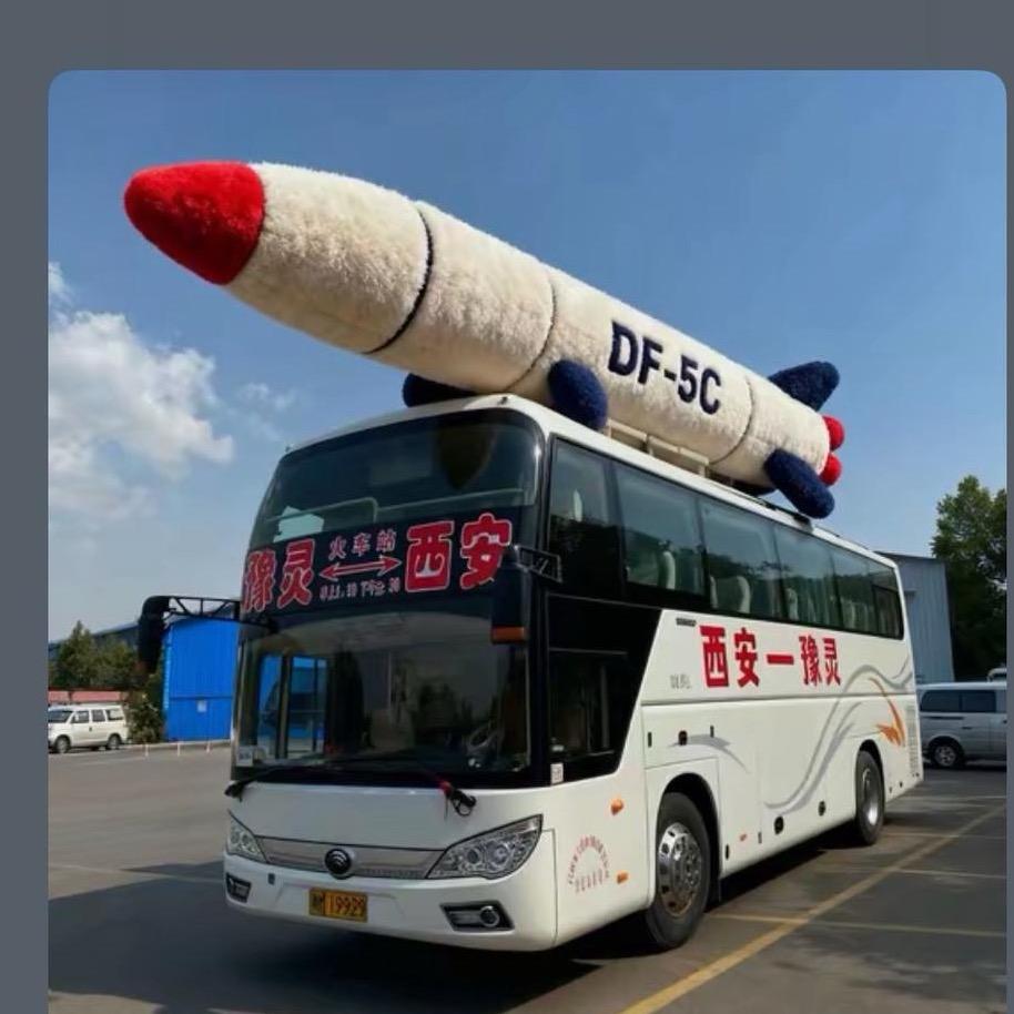 开面包车的小哥哥