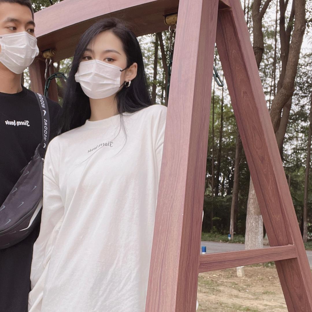 @秋秋（分享穿搭）