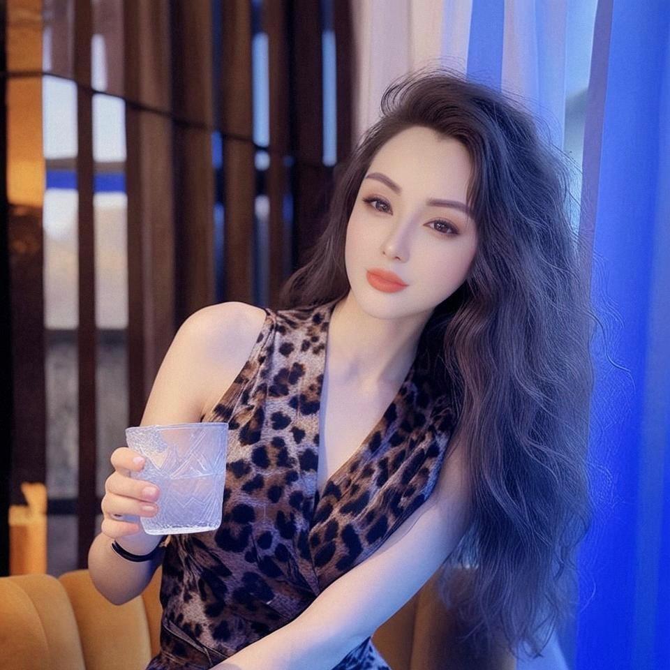 朕♛是女王♡霞姐