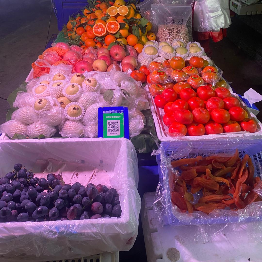 618楼下水果摊