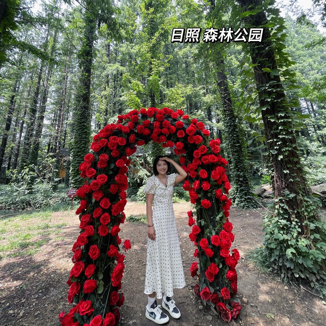 伊伊吃喝玩乐