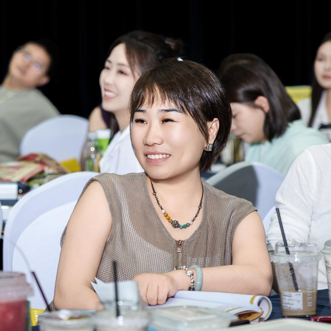 在正定开女装的月月