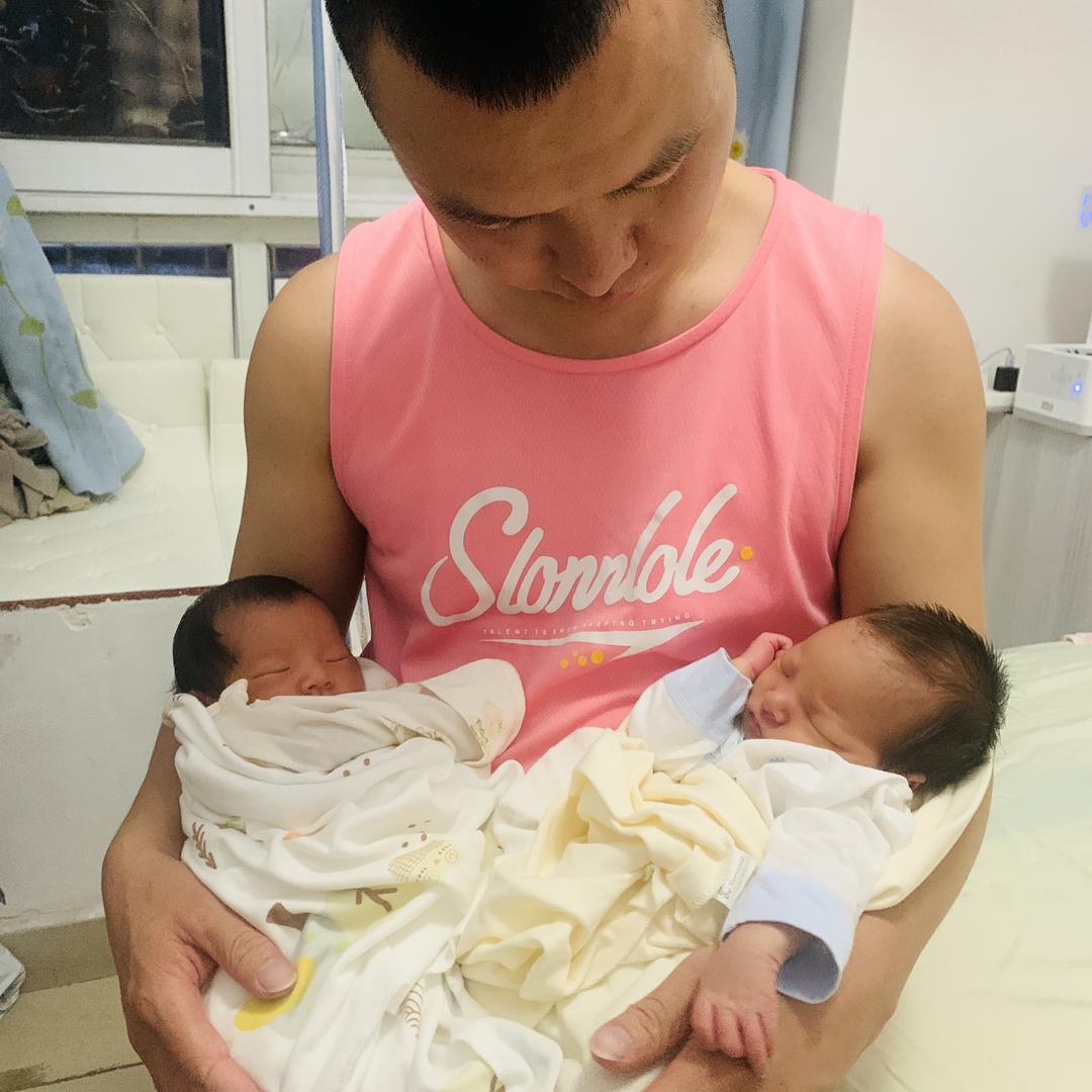 龙凤胎的朱爸爸